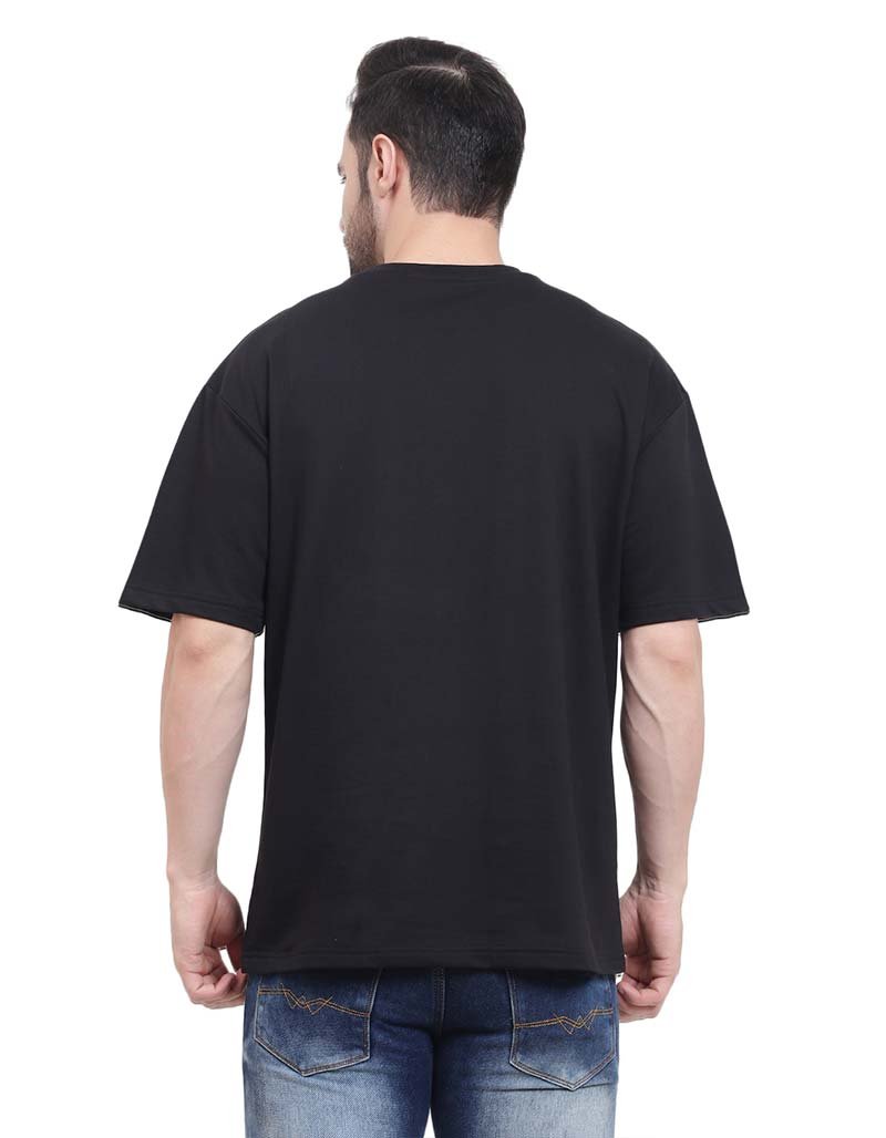 Premium black branded oversize t-shirt in cotton - comfortable urban fashion for modern style